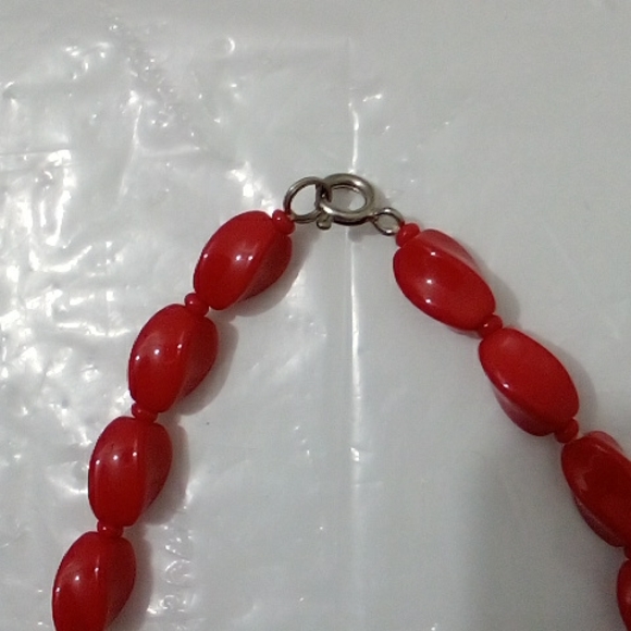 Red glass bead necklace - Picture 4 of 4